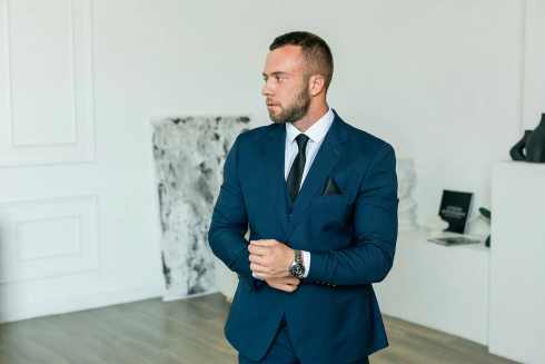 Из чего состоит базовый гардероб мужчины в 2025 году