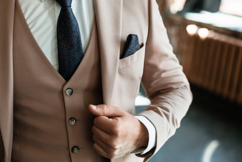 Завязываем галстук легко и быстро: пошаговая инструкция