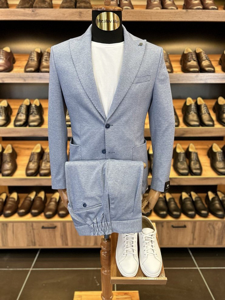 Пример мужского костюма с карманом клапаном