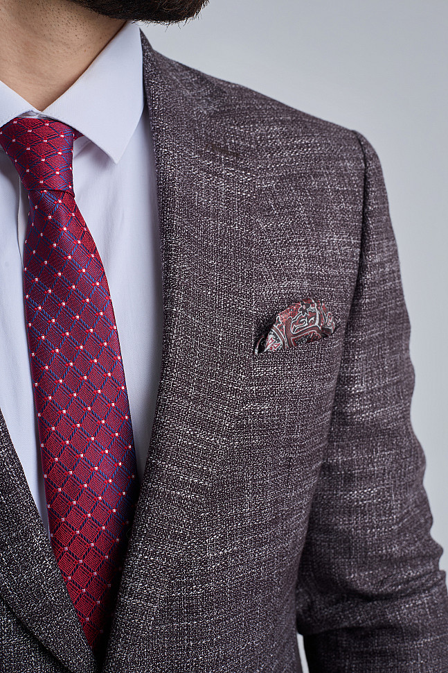 Пример нагрудного кармана на мужском пиджаке