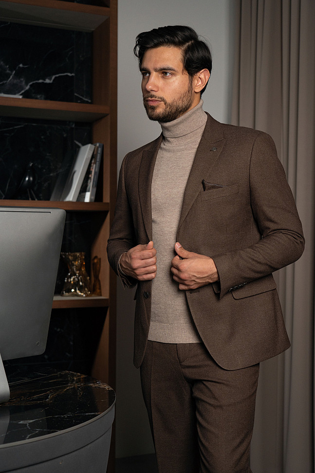 Сочетание мужского трикотажа с мужским костюмом