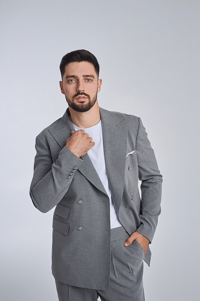 Мужской пиджак с двойным карманом