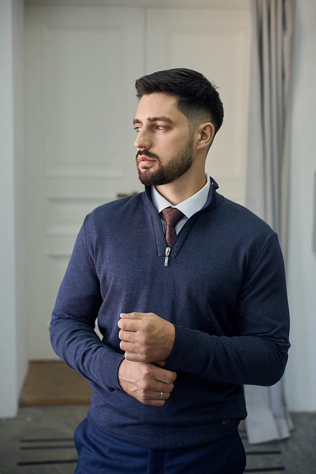 Джемпер на замке