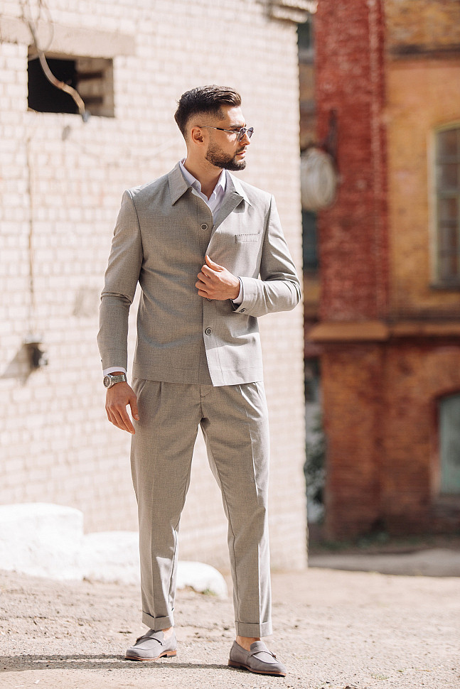 Белая рубашка и льняные брюки