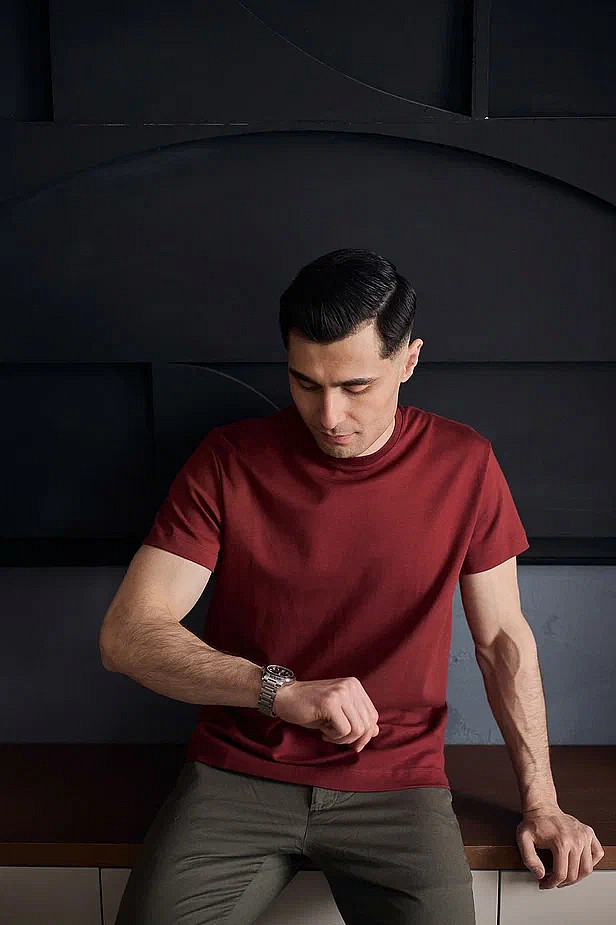 Базовая мужская футболка на лето