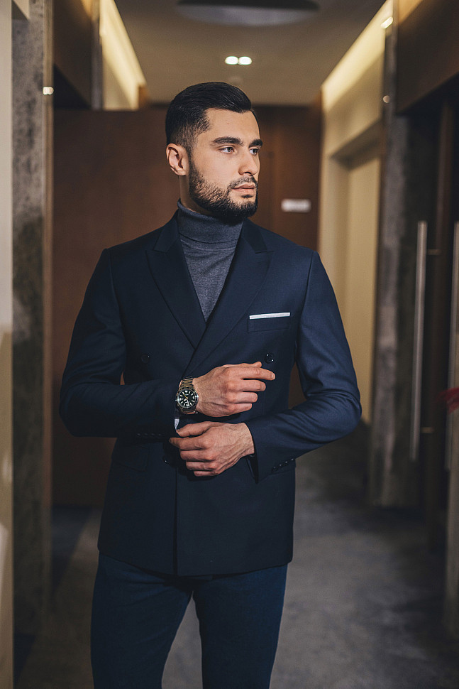 Мужская водолазка с пиджаком