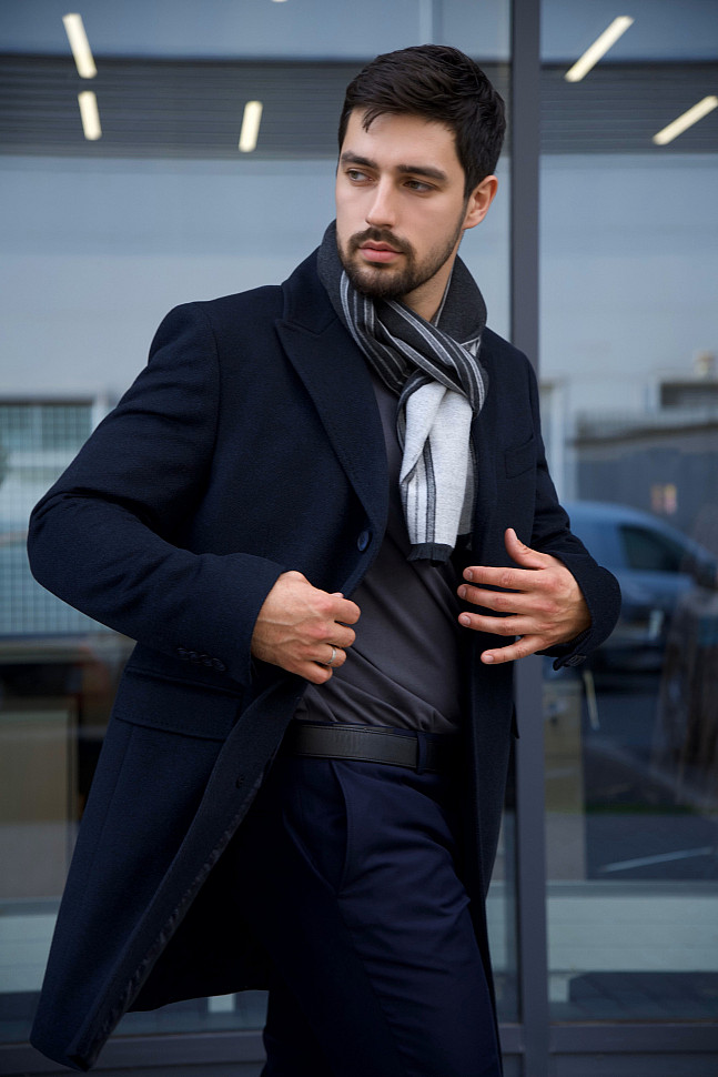 Мужское пальто в синем цвете