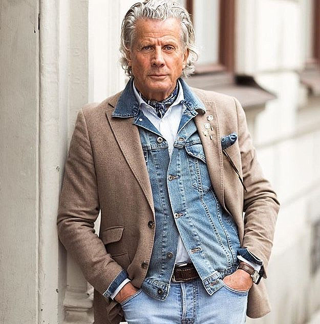 Мужская рубашка в голубом цвете