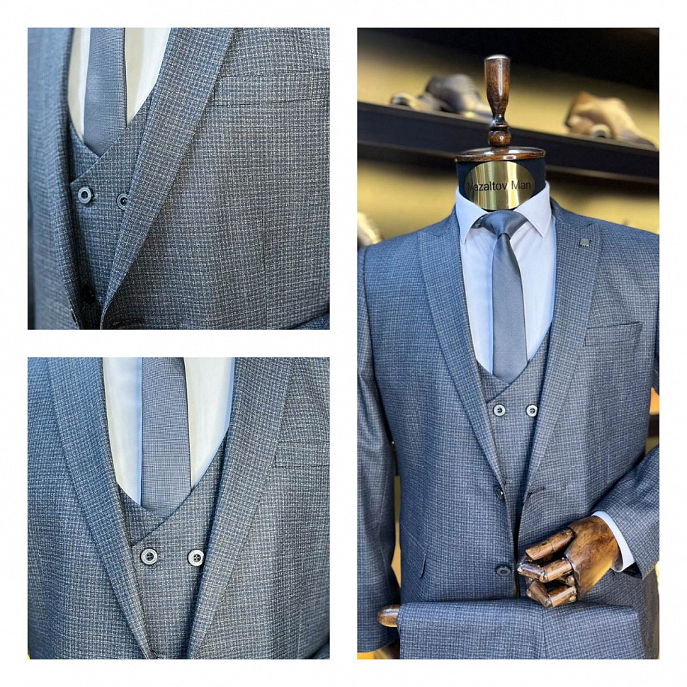 Мужской голубой костюм