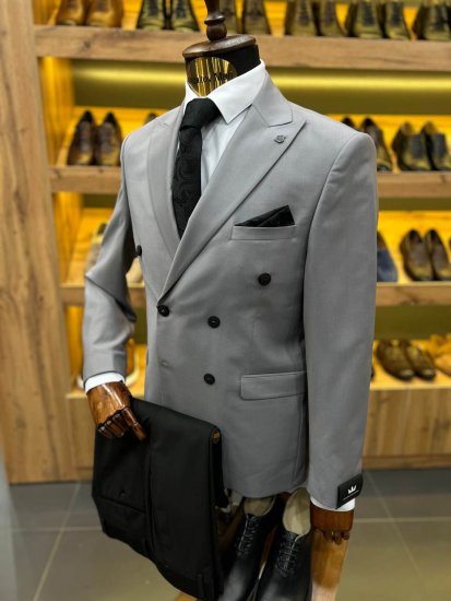 Двубортный мужской костюм 2-ка Premium серого цвета